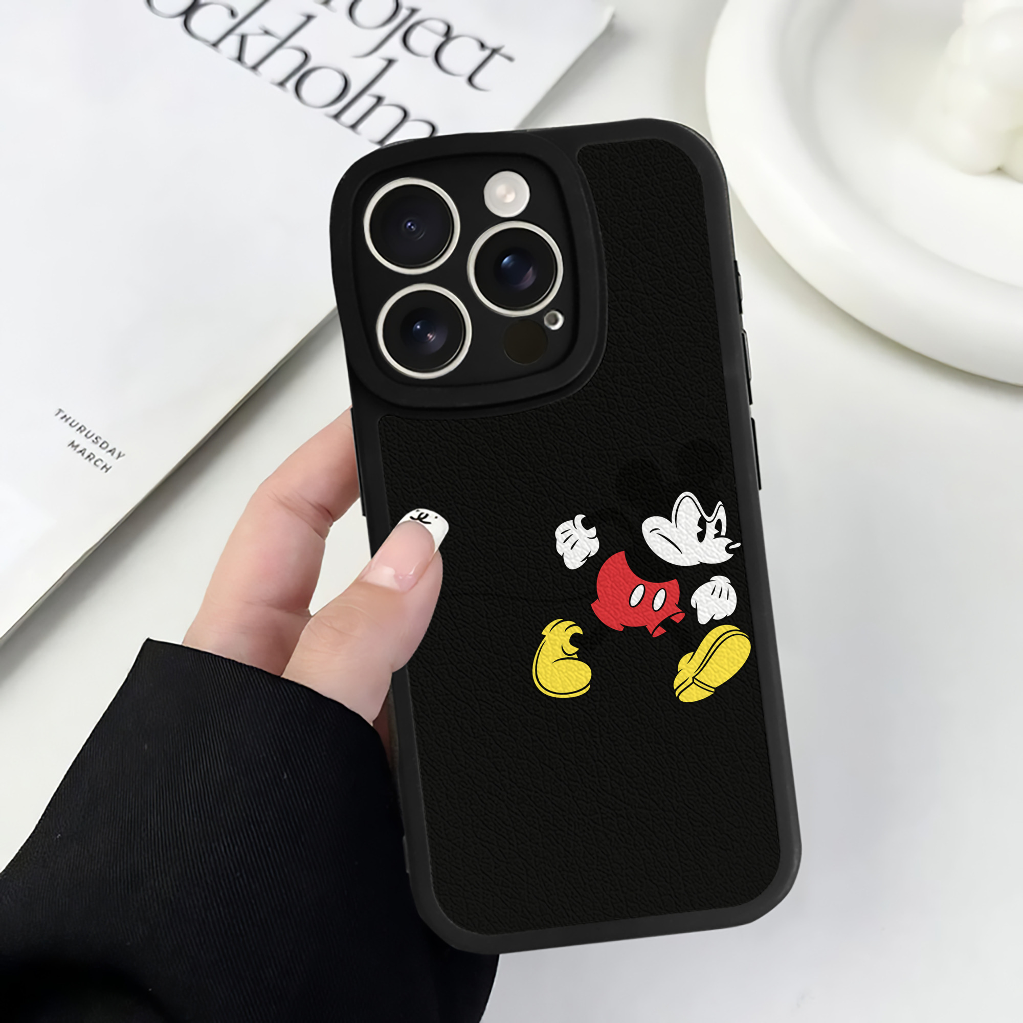 （画像用） ミッキーマウス Mickey Mouse 【iPhone 16シリーズ対応】シリコンスマホケース（レザー調） 材質：シリコン